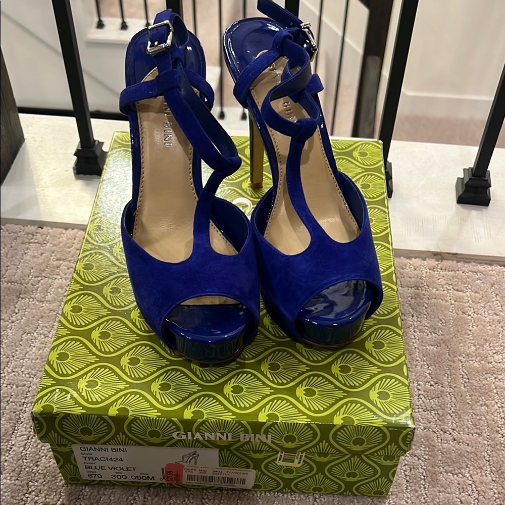 Gianni Bini Women's Blue Heels